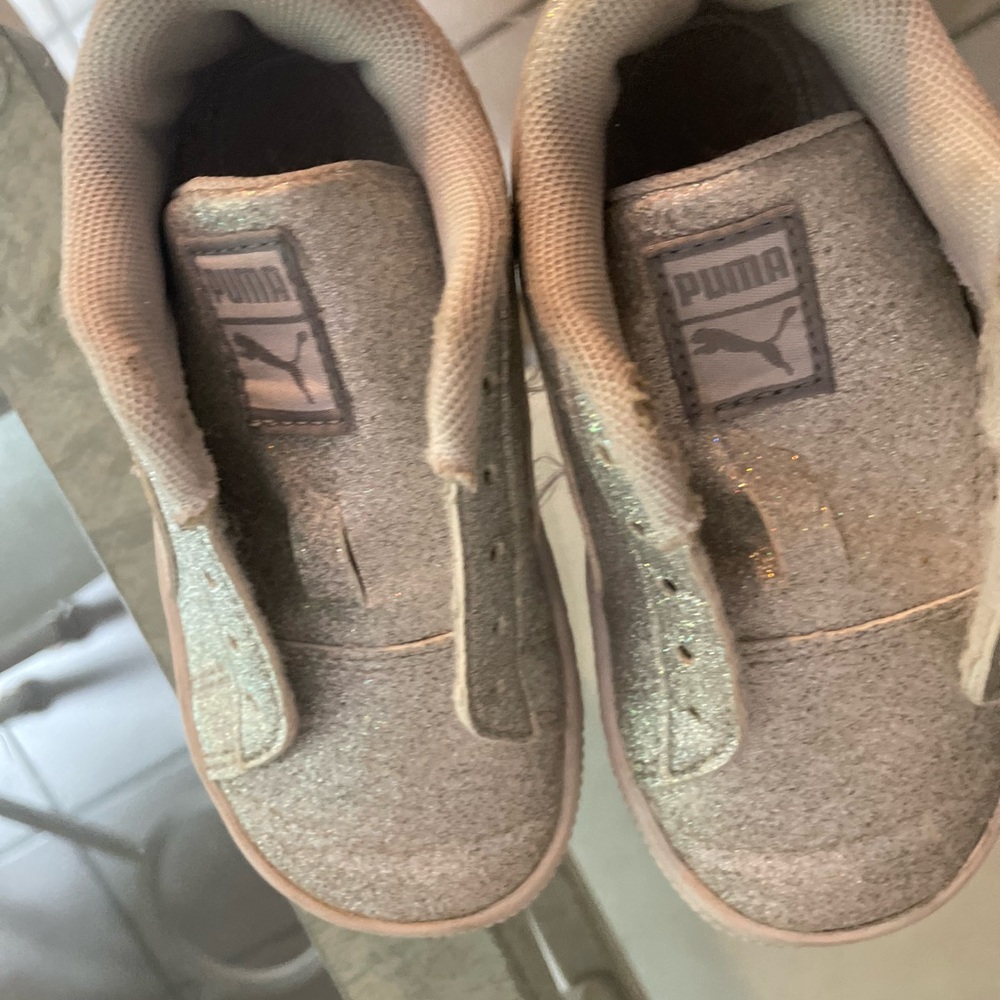 Puma tennis shoes so cute and sparkly!  Size 8